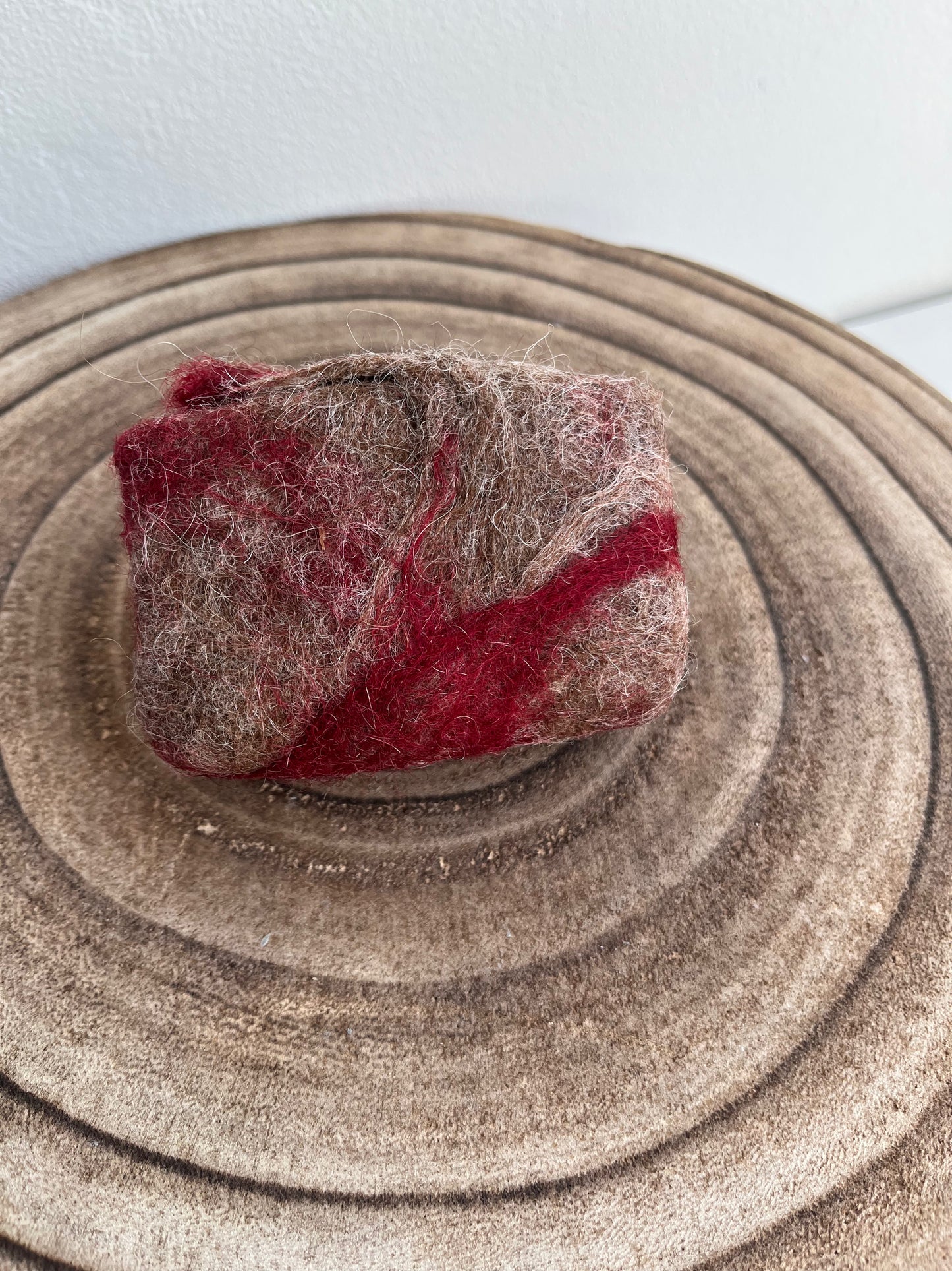 Gefilzte Seife braun-rot